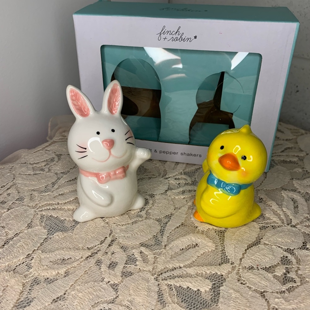 Robin + Finch Bunny and Chick Salt and Pepper Shakers